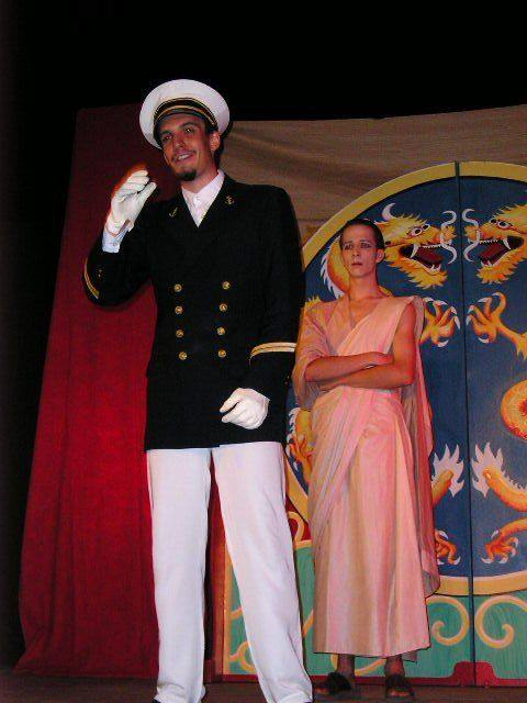 Le Pays du Sourire, Beaulieu (34), 2003. Rôle de Gustave, avec Olivier Déjean (L'Eunuque) et Kamala Stroup-Rocher (Mi)